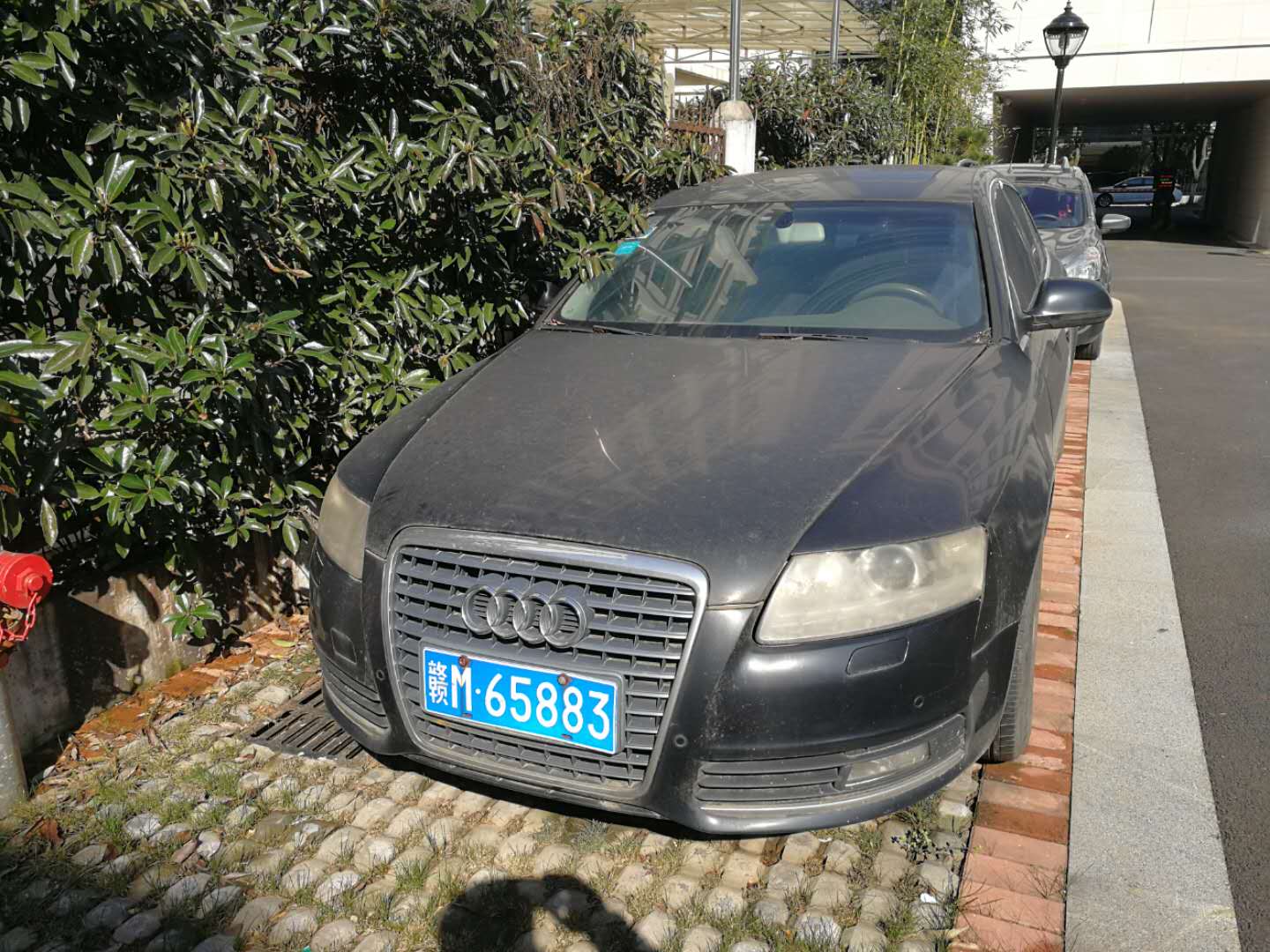 赣M65883黑色奥迪轿车一辆拍卖公告